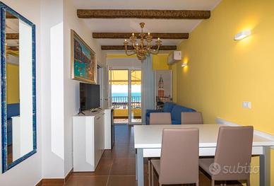 30.5-13 GIUGNO/Vicino-vista mare/2 camere/piscina