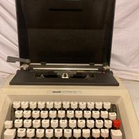 Macchina da scrivere Olivetti