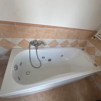 Vasca da bagno idromassaggio