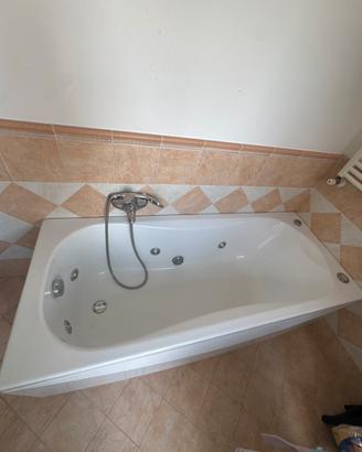 Vasca da bagno idromassaggio
