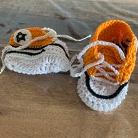 Scarpine neonato uncinetto stile Converse