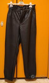 Pantaloni neri in pelle