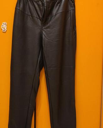 Pantaloni neri in pelle