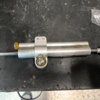 Ammortizzatore di sterzo 