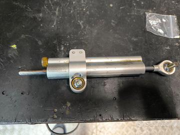 Ammortizzatore di sterzo 