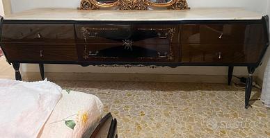 Mobile laccato con piano marmo e specchio barocco