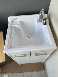 Mobile lavatoio per lavanderia con rubinetto nuovo