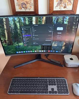 Apple Mac Mini M4, monitor curvo Samsung accessori