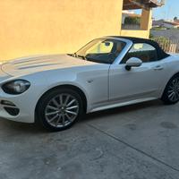 Auto-Fiat 124 spider