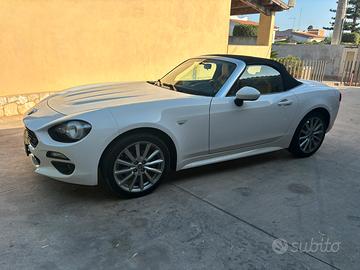 Auto-Fiat 124 spider