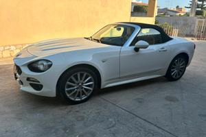 Auto-Fiat 124 spider
