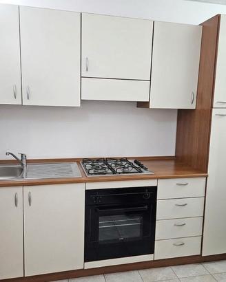Cucina componibile lineare bianca