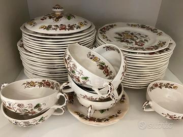 Set di piatti antico in ceramica motivo floreale