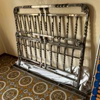 Letto antico in ferro battuto