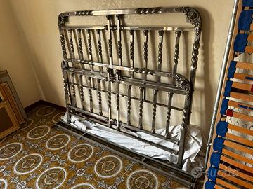 Letto antico in ferro battuto