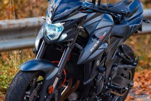 suzuki gsx s 750 yugen carbon