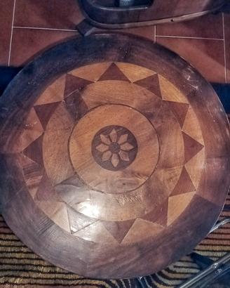 Tavolino in noce intarsiato del XIX secolo 