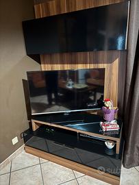 Parete attrezzata illuminata