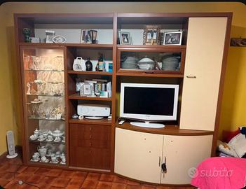 Parete attrezzata con porta in vetro scorrevole