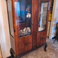 vetrina antica in radica di noce