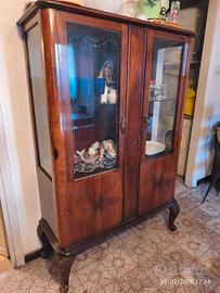 vetrina antica in radica di noce