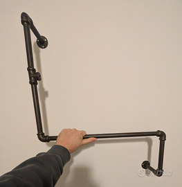 Appendiabiti da parete in metallo stile industrial