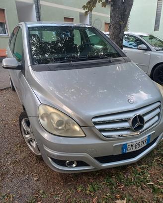 Mercedes b180