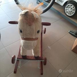 Cavallo a dondolo per bambini