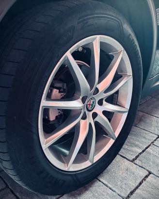 Cerchi+gomme Alfa Romeo,  235/55/19 originali