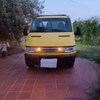 Carroattrezzi Iveco daily patente b telecomando