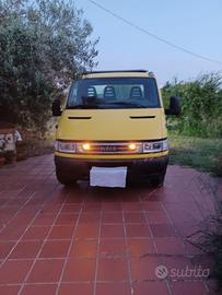 Carroattrezzi Iveco daily patente b telecomando