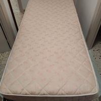 Due reti per letto singolo con materassi