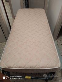 Due reti per letto singolo con materassi