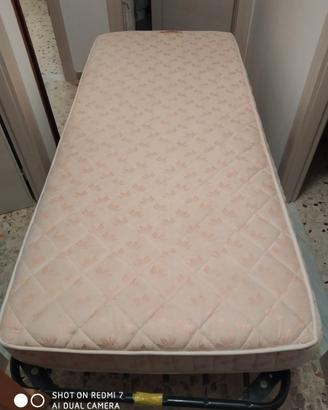 Due reti per letto singolo con materassi