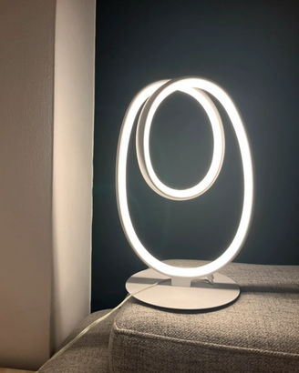 Lampada da tavolo di design Gea Luce Diva