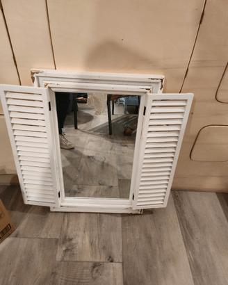 Specchio con persiane in legno stile shabby chic