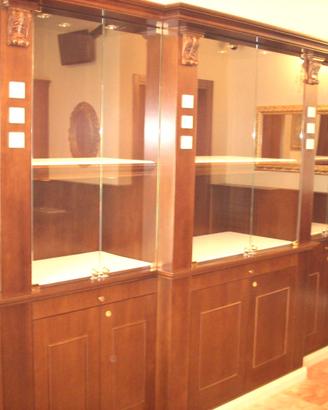Arredamento     completo per negozio con bouselier