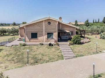 VILLA SINGOLA A CERVETERI