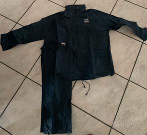 Tute anti pioggia per moto.