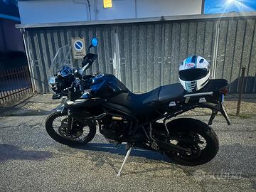 MOTO TRIUMPH