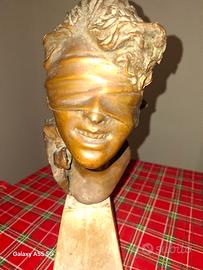 statuetta in bronzo scultura dea bendata