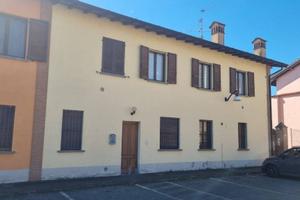 Ripalta G. Bel Trilocale al piano terra con box. €