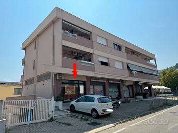 Locale commerciale di mq.50 con due bagni