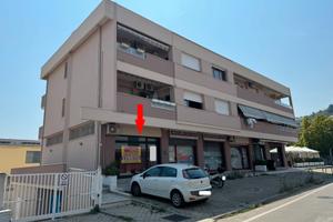 Locale commerciale di mq.50 con due bagni