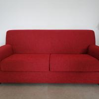 divano letto colore rosso in tessuto