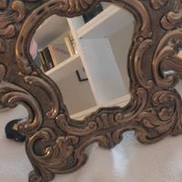 cornice in argento lavorato con specchio