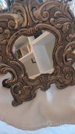 cornice in argento lavorato con specchio