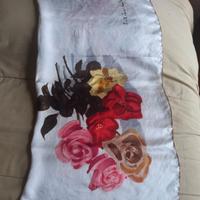 foulard in seta con fiori dipinti a mano Rotaty 