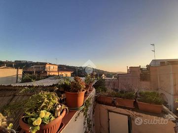 2 LOCALI A MASSA LUBRENSE