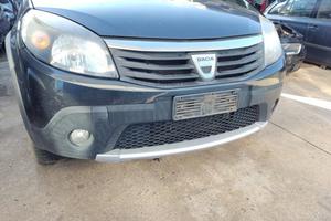 Paraurti anteriore DACIA SANDERO del 2012